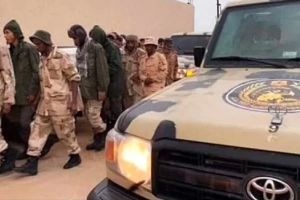 Libya ordusu 15 Hafter milisini ele geçirdi