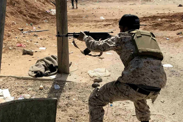 Libya Ordusu, Trablus Havalimanı'nı almak için ilerliyor