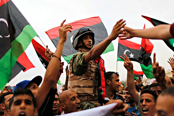 Libya ordusu Trablus'un güneyinde ilerliyor