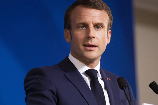 Macron'dan halka uyarı: Normal yaşama geçiş olmayacak