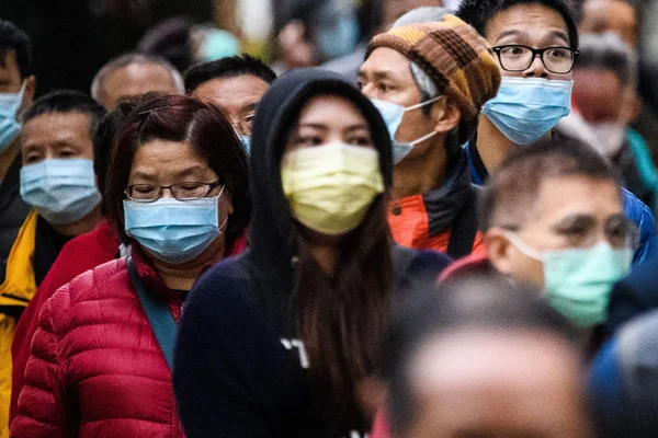 Maske takarken dikkat! Vuhan'da bir kişinin akciğeri patladı