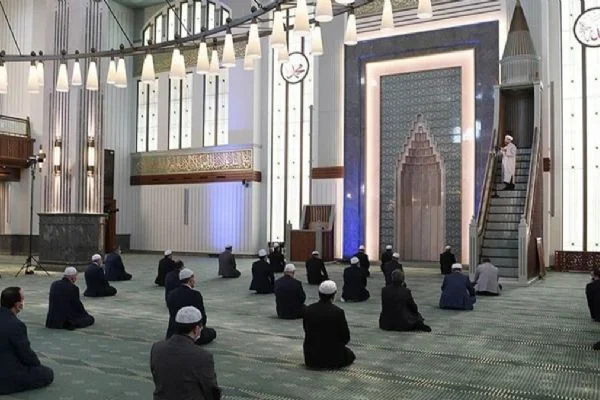 Maskesiz cuma namazı kılınabilecek mi?