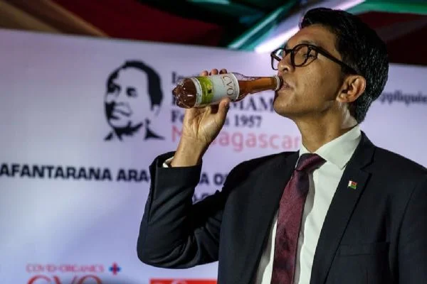 Nijerya, Madagaskar'ın Kovid-19'a karşı geliştirdiğini öne sürdüğü bitkisel ilacı sipariş etti
