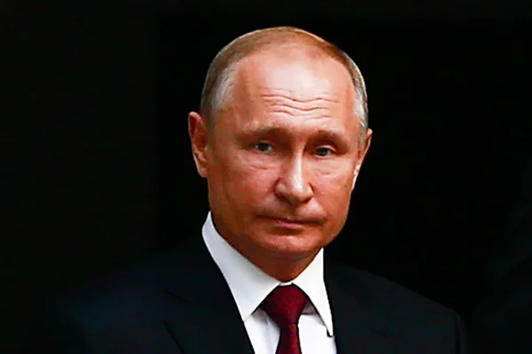 Petrol krizi ve salgın Putin'e desteği azalttı