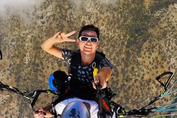 Pilot gezgin Kadir Mert'in hikâyesi dinleyenleri büyülüyor