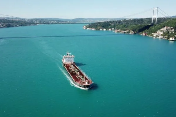 Prof.Dr.Toros, İstanbul Boğazı'nın turkuaza bürünmesinin nedenlerini anlattı