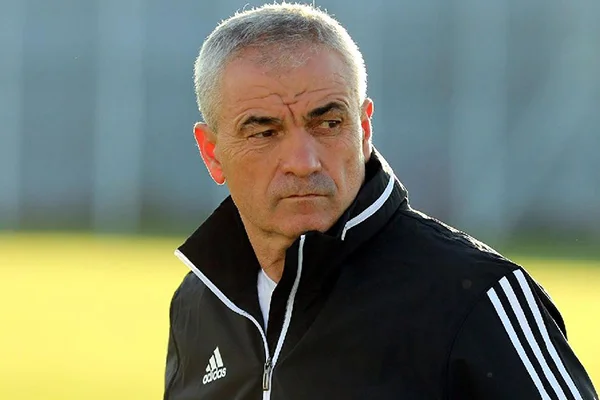 Rıza Çalımbay: Futbolcular tedirgin, bu ortamda oynamak istemiyor