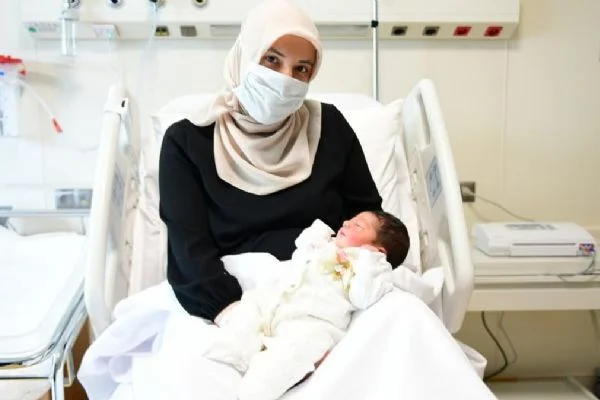 Sağlık Bakanı Koca'dan Çam ve Sakura Hastanesindeki ''ilk bebek'' paylaşımı