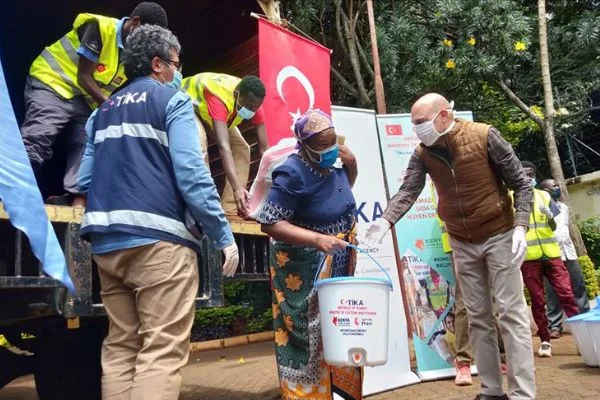 TİKA'dan Kenya'da 1500 aileye gıda ve hijyen paketi