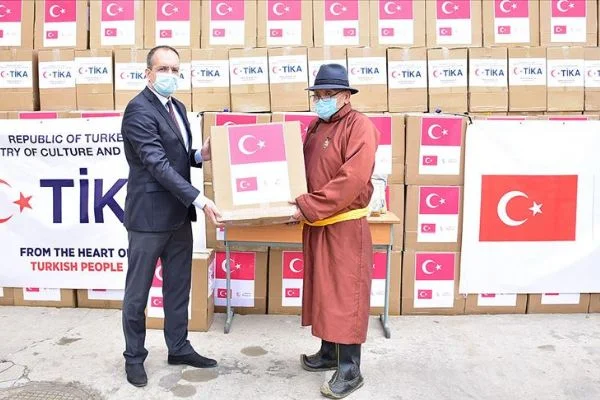 TİKA'nın gıda ve hijyen malzemesi yardımları sürüyor