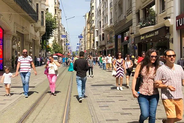 Tiyatrolar Temmuz'da, okullar eylülde açılacak: 4 aşamalı normalleşme