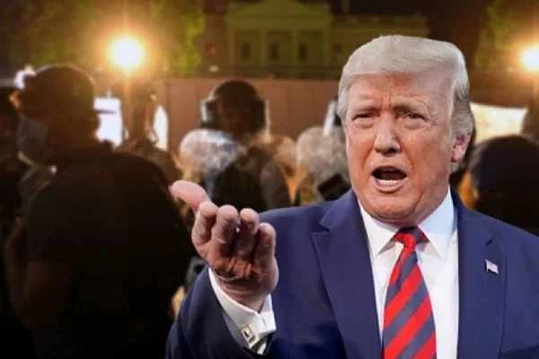Trump: Göstericiler Beyaz Saray çitlerini aşsaydı, köpekler ve silahlar karşılardı