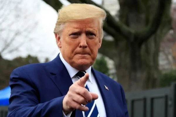 Trump'tan eyalet valilerine ''ibadethanelerin açılmasına izin verin'' çağrısı