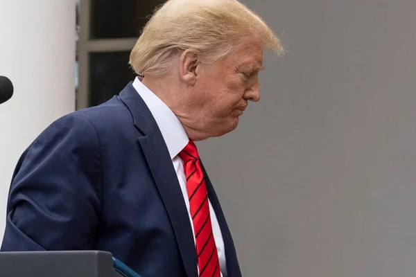 Trump'tan eyalet valilerine ''okulları açın'' çağrısı