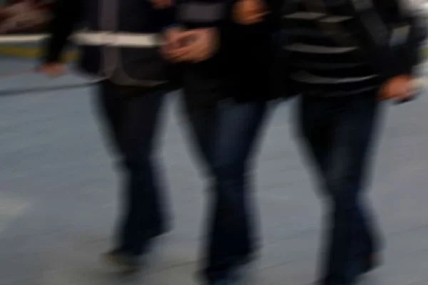 Türk bayrağını indiren zanlı yakalandı