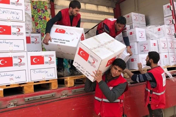 Türk Kızılay 300 çocuğa bayramlık sevinci yaşattı