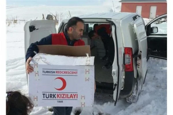 Türk Kızılay'dan ailelere ramazan yardımı
