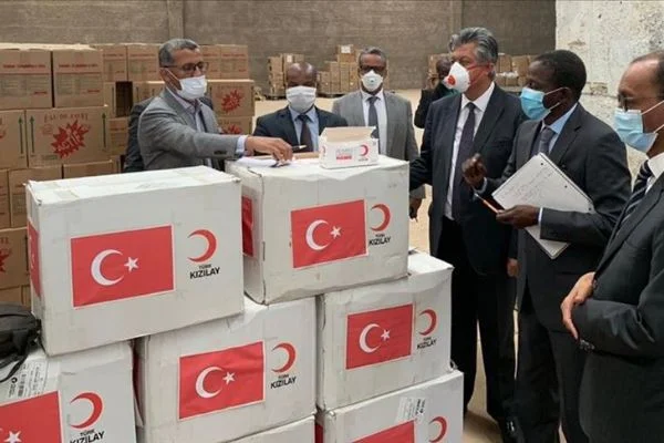 Türkiye'den bir ülkeye daha tıbbi malzeme yardımı