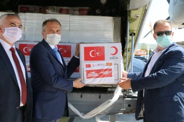 Türkiye'nin tıbbi yardımları Kuzey Makedonya'ya ulaştı
