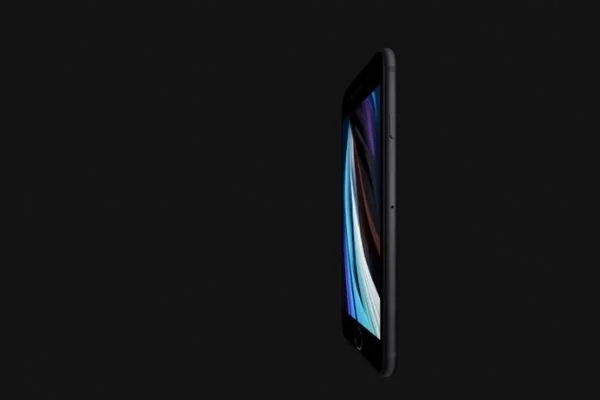 Yeni iPhone SE Türkiye'de satışa çıktı