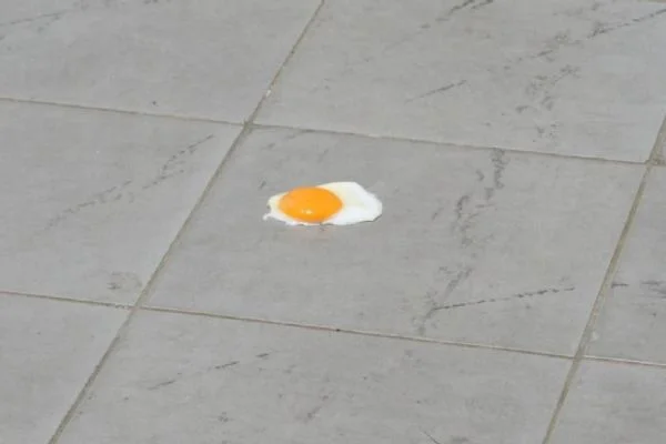 Yer: Adana! Rekor sıcakta yolda yumurta pişirdiler