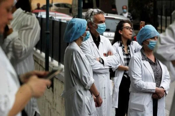 Yunanistan'daki sağlık çalışanları sağlık sistemini protesto ediyor