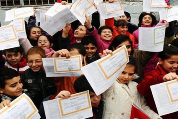 2019 - 2020 Eğitim Öğretim yılı 19 Haziranda bitiyor, peki karneler nasıl dağıtılacak?