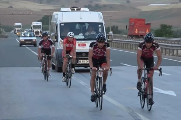 3 Haziran Dünya Bisiklet Günü için pedal çeviren sporcular Ankara'ya vardı