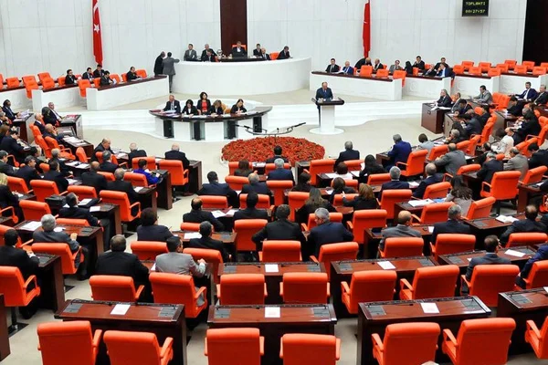 3 ismin milletvekilliği düşürüldü