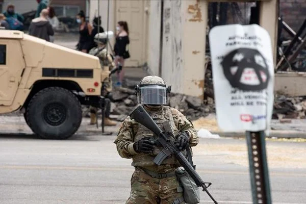 ABD'de devam eden protestolara karşı 43 binden fazla ulusal muhafız görevde