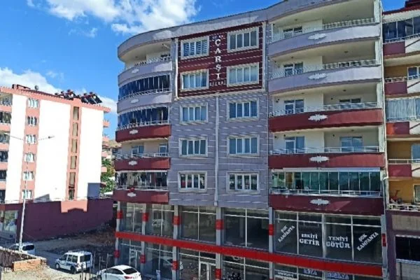 Apartmanın 6'ncı kattan düşen kadın hayatını kaybetti
