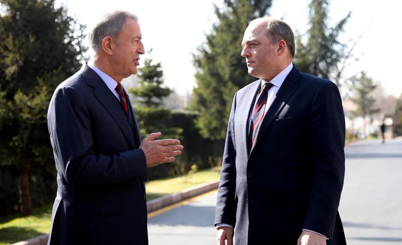 Bakan Akar, İngiliz mevkidaşı ile görüştü