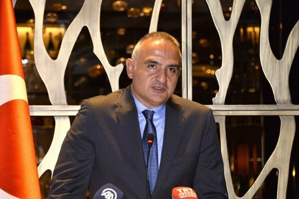 Bakan Ersoy açıkladı: Koronavirüste ikinci dalga ekovirüs şeklinde geliyor