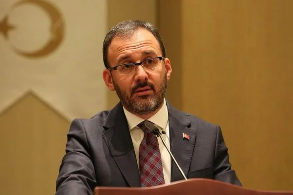 Bakan Kasapoğlu duyurdu: Kulüpler yayıncı kuruluştan ödeme alacak
