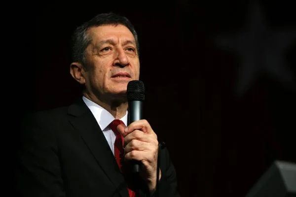 Bakan Selçuk'tan velilere 'karne'