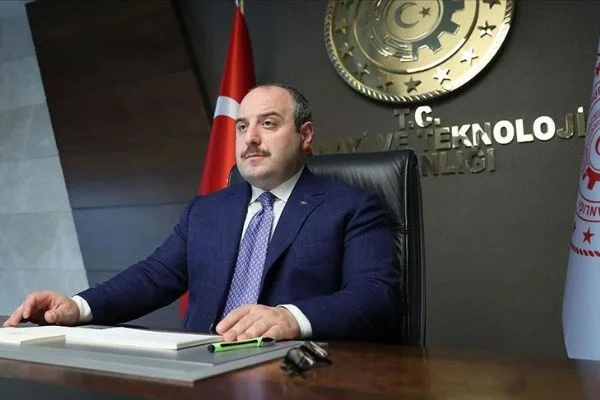 Bakan Varank: Yaklaşık 2 bin yoğun bakım solunum cihazını yurt dışına gönderdik