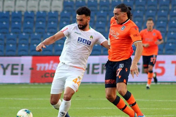 Başakşehir evinde Alanyaspor'u 2-0 yendi