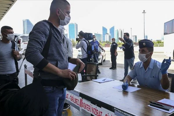 Başkente yeni celplerle gelen erler sıkı sağlık kontrolleriyle birliklerine alınıyor
