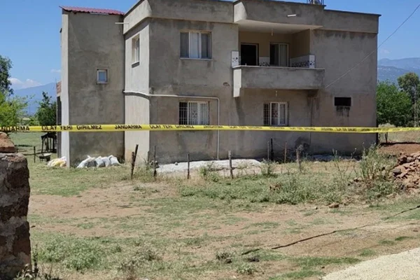 Bayram kutlamasına gitti, 14 ev karantinaya alındı