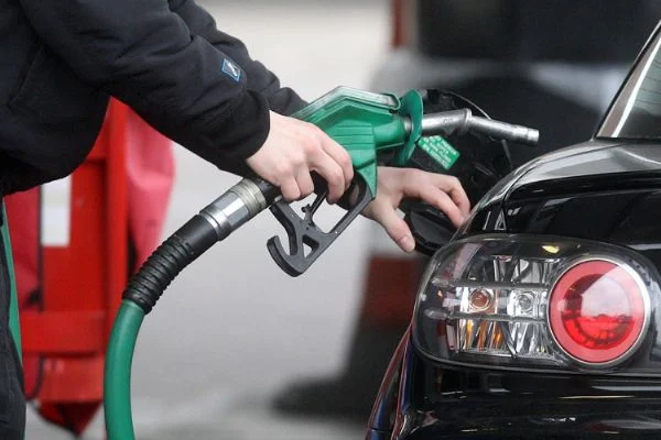 Benzine zam geldi