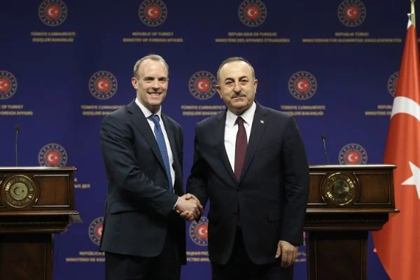 Çavuşoğlu'ndan İngiliz mevkidaşına başsağlığı