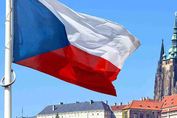 Çekya, iki Rus diplomatı sınır dışı etti