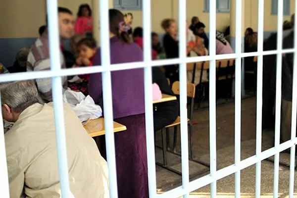 Cezaevlerinde 'kapalı görüş' başladı