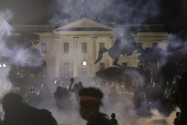 CNN'den kritik iddia: Protestolar sırasında Trump sığınağa götürüldü