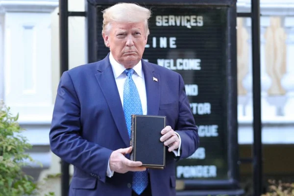 Dini liderlerden Trump'a ''İncil'' tepkisi
