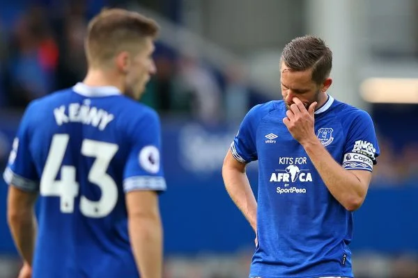 Everton'da maaşlara erteleme