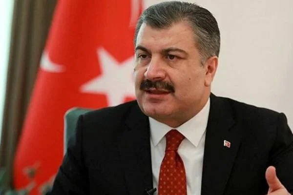 Fahrettin Koca "Kötü örneğe son bir kez bakın" diyerek kapak fotoğrafını değiştirdi