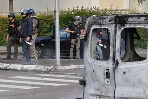 Fransa'da Çeçenler ile Kuzey Afrikalılar arasında şiddet olayları yaşanıyor