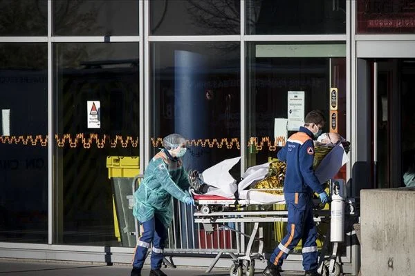 Fransa'da hükümetin salgın yönetimine ilişkin soruşturma açıldı
