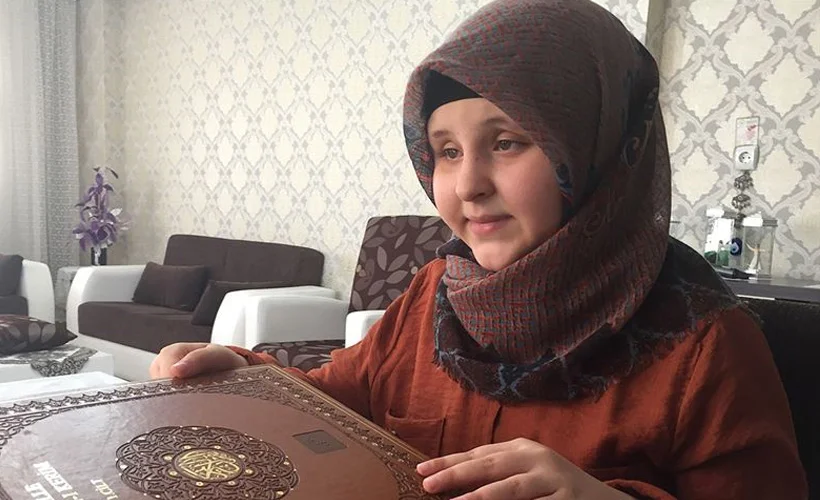 Görme engelli Ravzanur 12 ayda hafız oldu